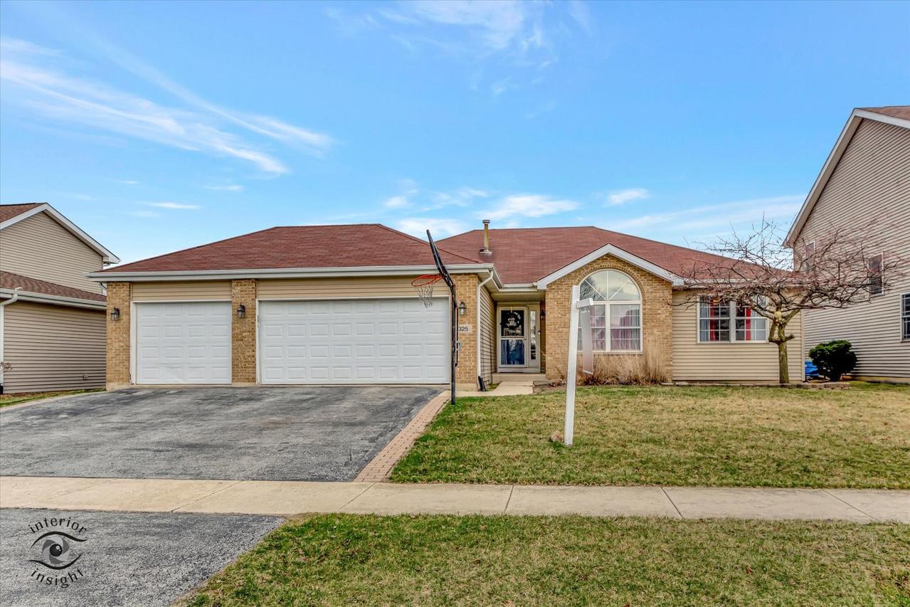 325 Hunters Dr., Beecher, IL 60401