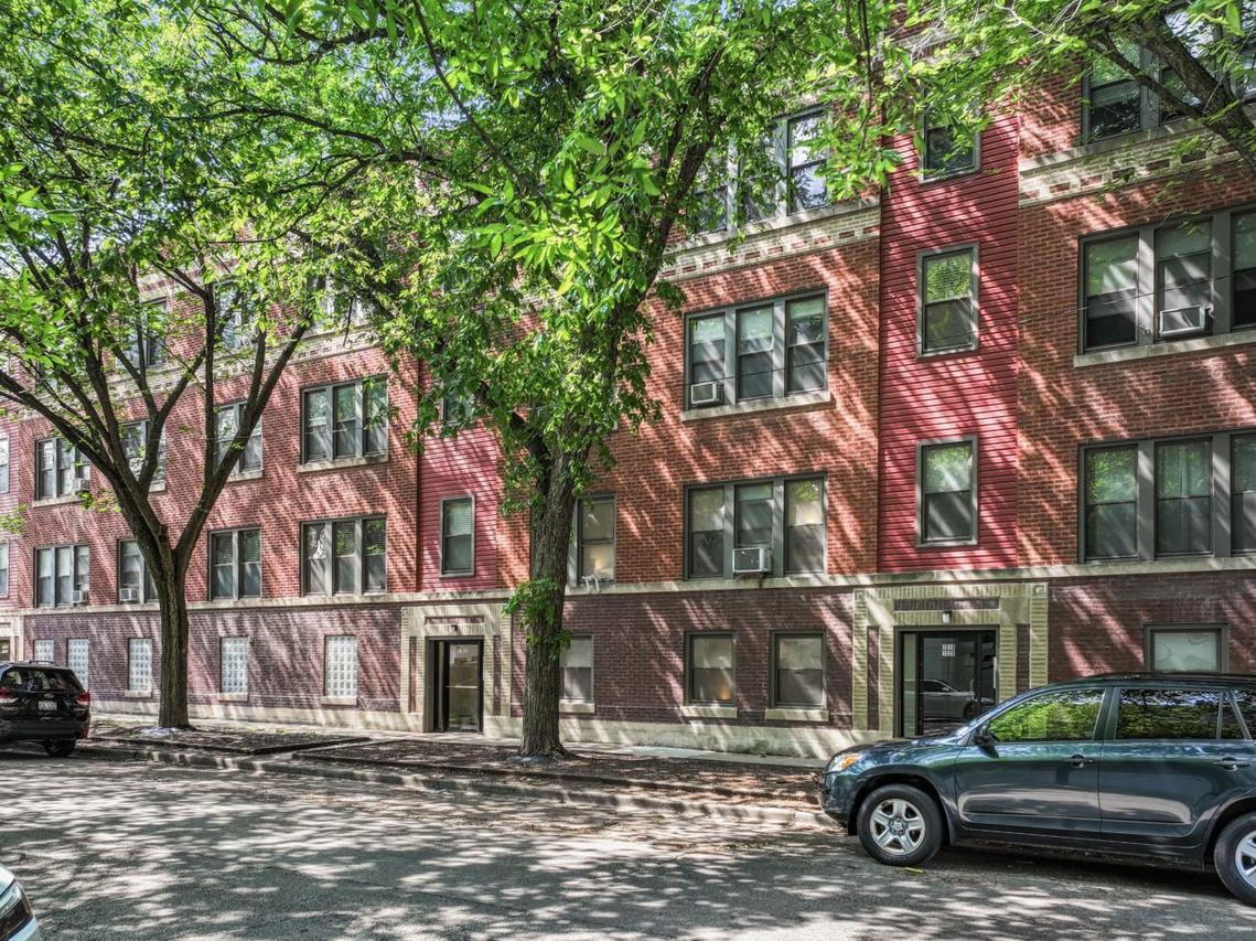 1520 W Belle Plaine Ave. #1, Chicago, IL 60613