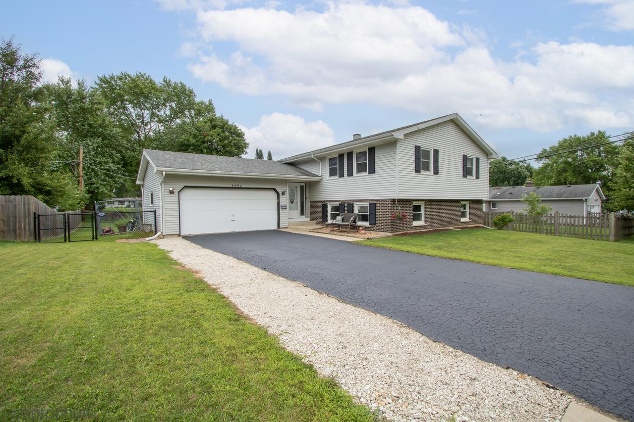 4402 Elmleaf Dr., Mchenry, IL 60051
