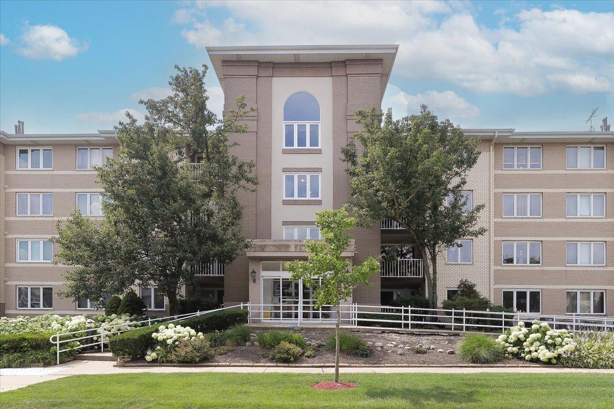 440 E Montrose Ave. #106, Wood Dale, IL 60191