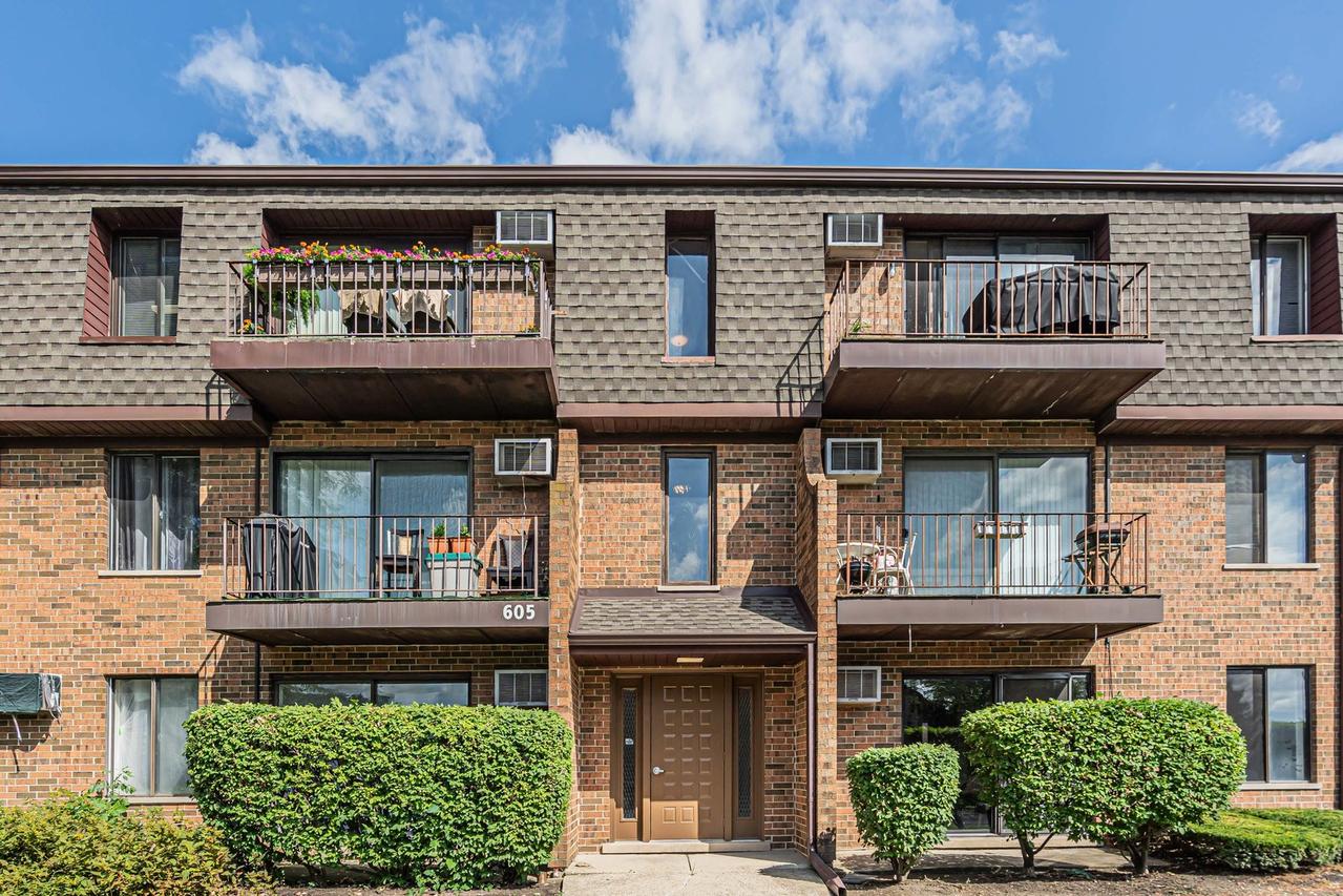 605 N Briar Hill Ln. #2, Addison, IL 60101