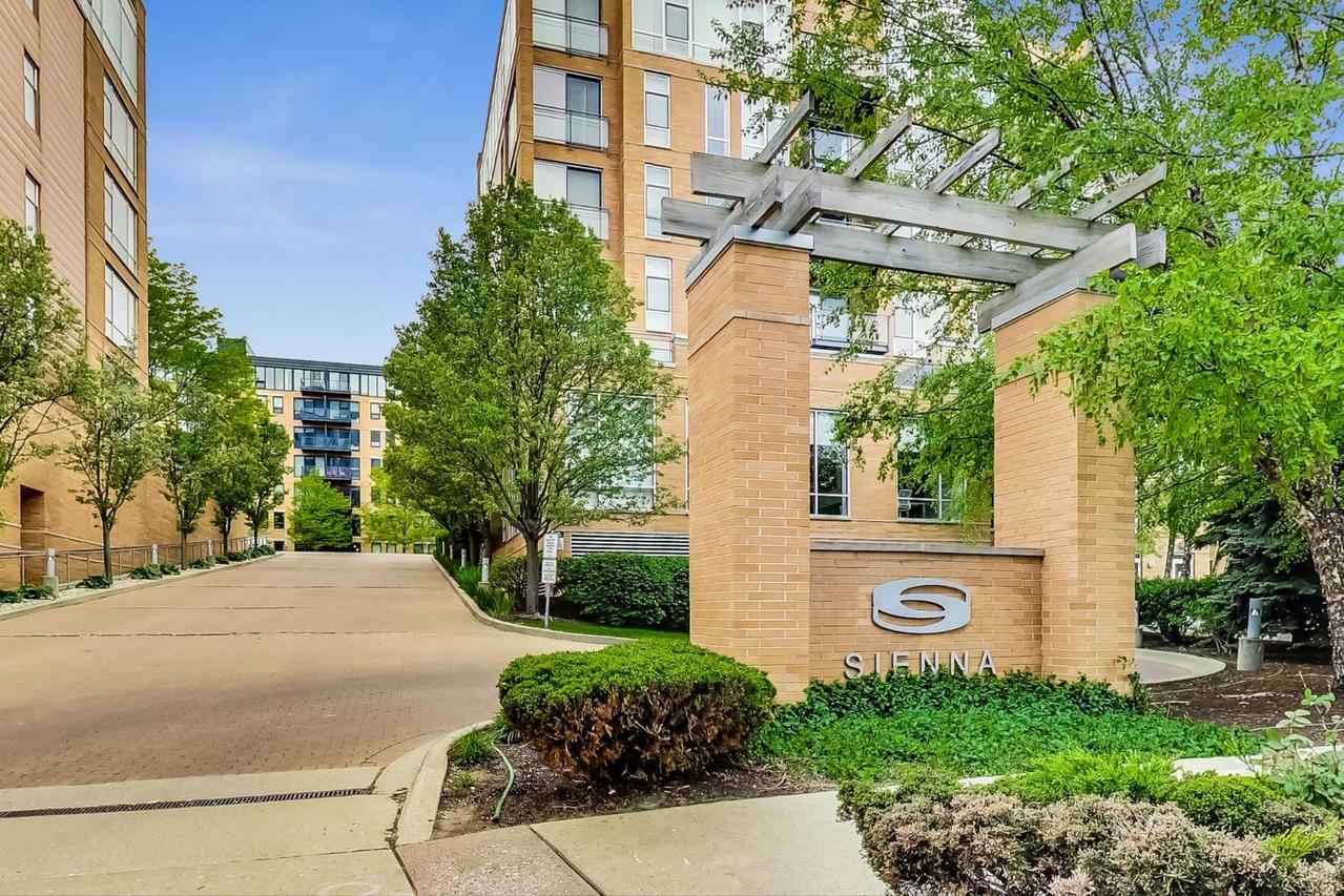 1720 Oak Ave. #403, Evanston, IL 60201