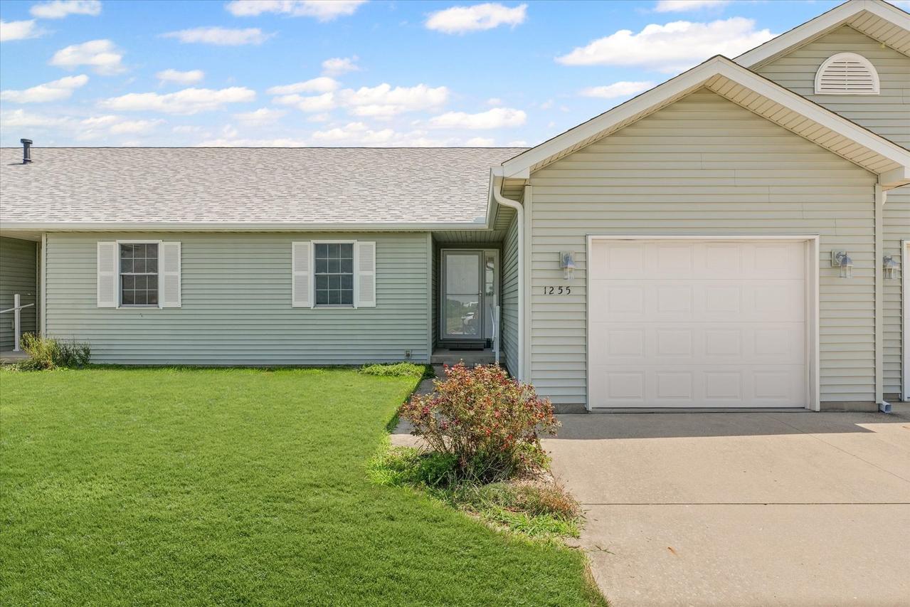 1255 George Rock Dr., Farmer City, IL 61842