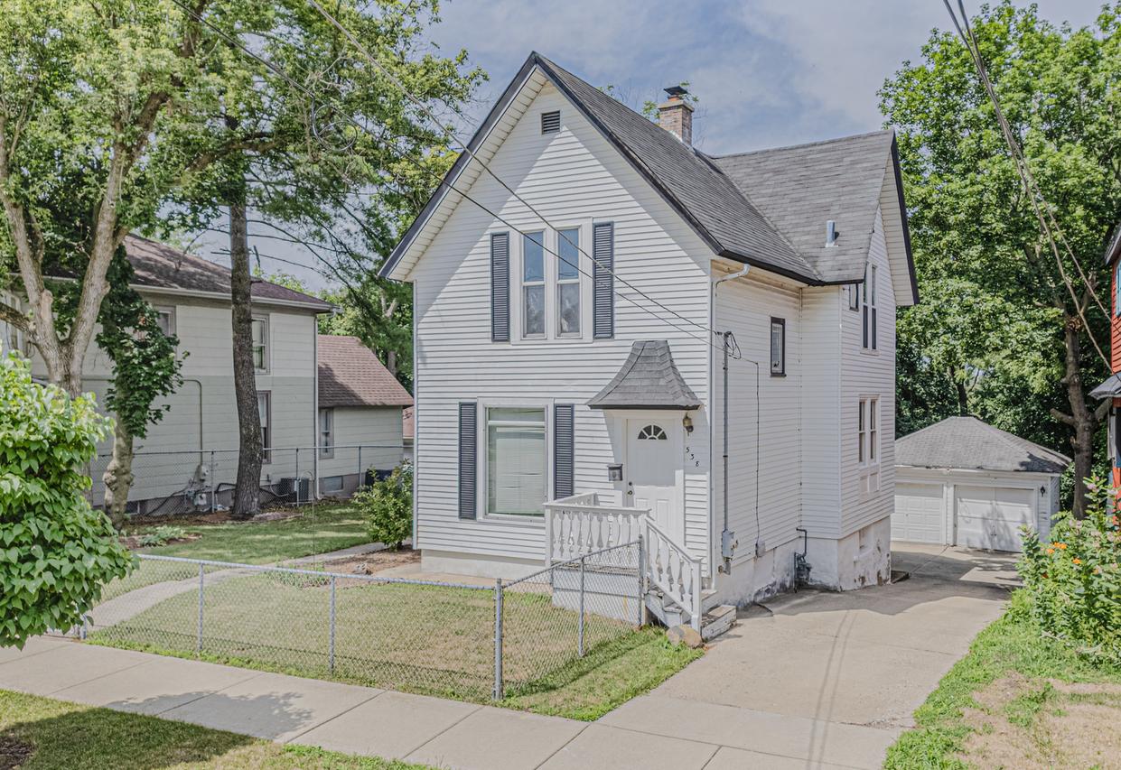 538 Raymond St., Elgin, IL 60120