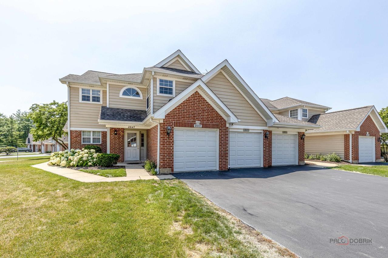 2847 Heatherwood Dr. #19112, Schaumburg, IL 60194