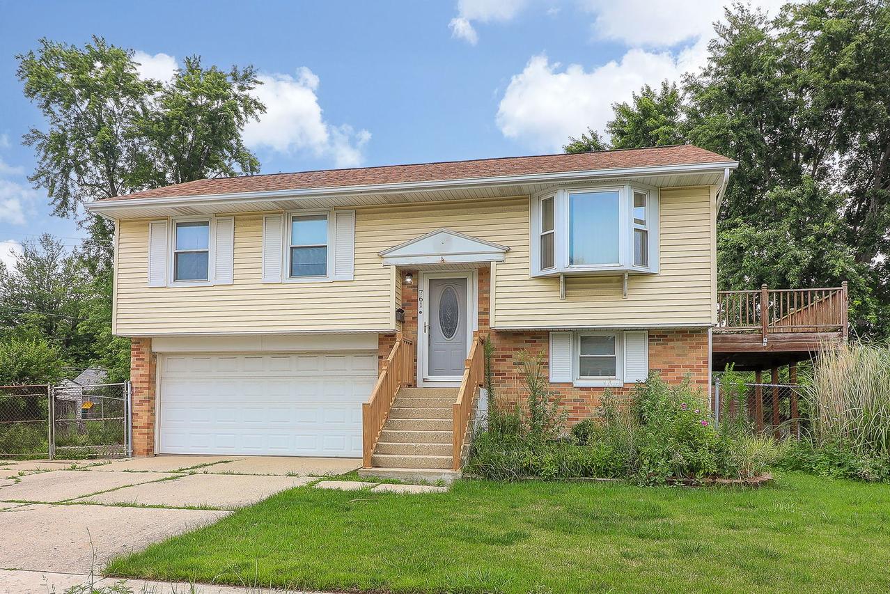 761 Geneva Ave., Romeoville, IL 60446