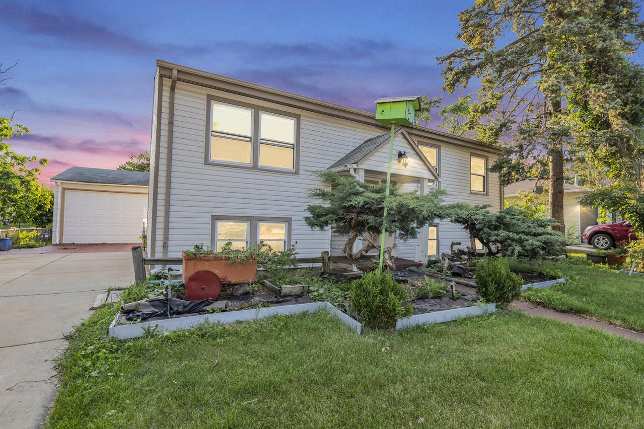 6710 Appletree St., Hanover Park, IL 60133