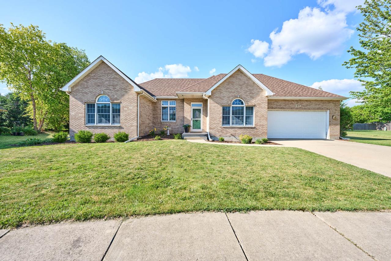 671 Teal Ct., Dekalb, IL 60115
