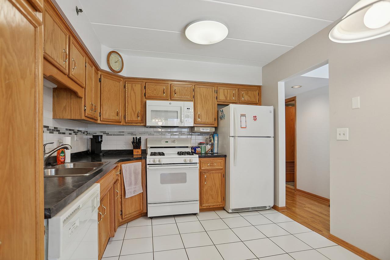 10238 Southwest Hwy. #1B, Chicago Ridge, IL 60415