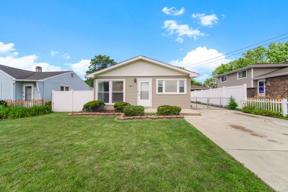 16014 Laramie Ave., Oak Forest, IL 60452