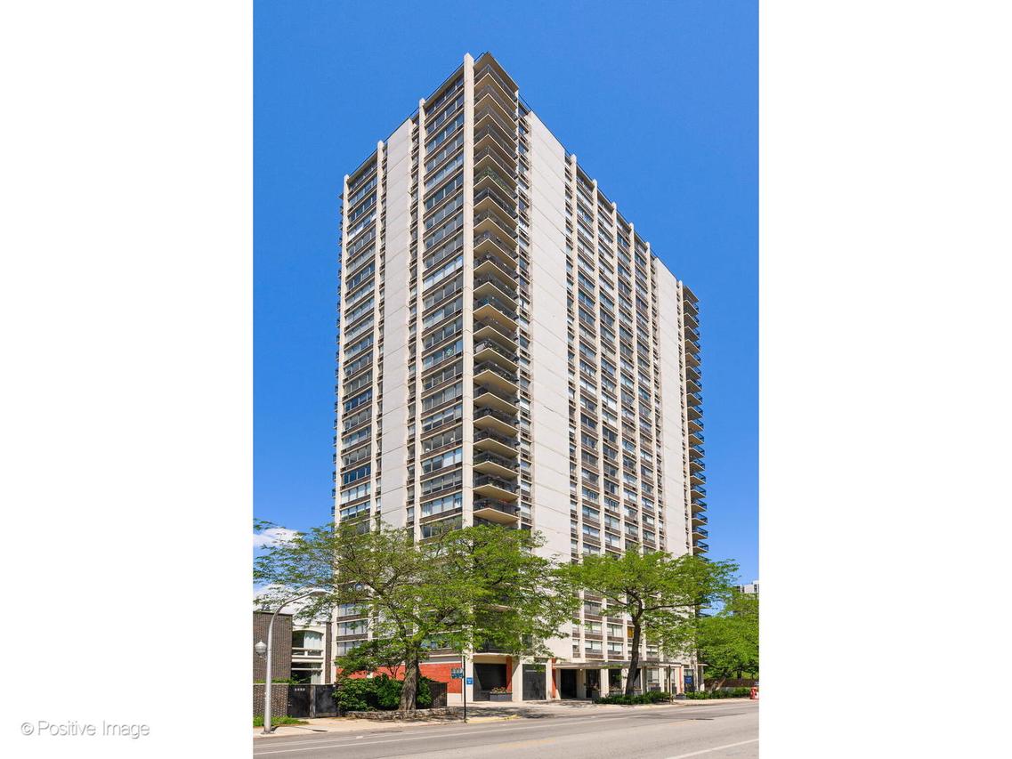 1355 N Sandburg Ter. #1707D, Chicago, IL 60610