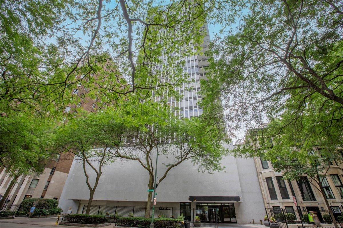 1230 N State Pkwy. #7D, Chicago, IL 60610