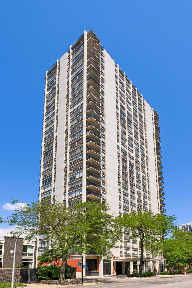 1355 N Sandburg Ter. #601D, Chicago, IL 60610