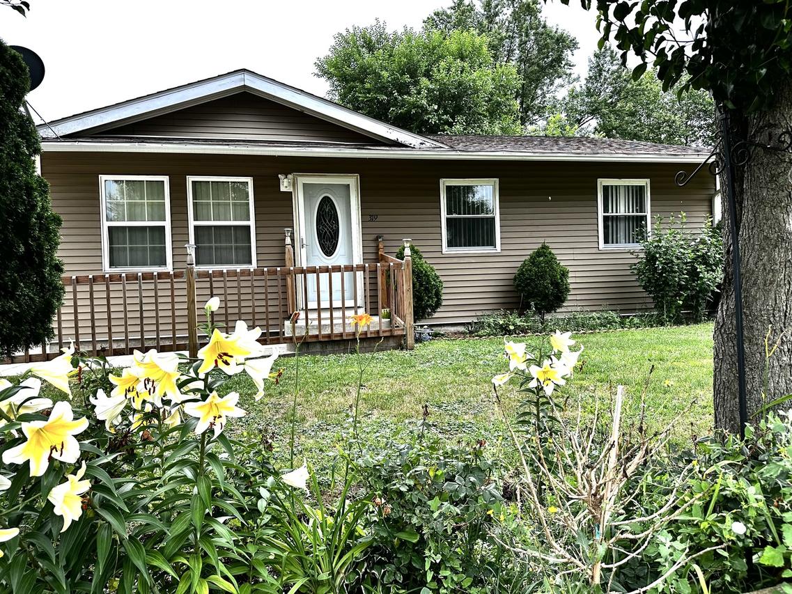 319 Four Winds Way, Carpentersville, IL 60110
