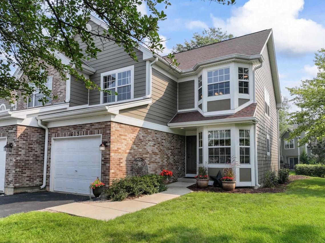 615 Kingsbridge Dr., Carol Stream, IL 60188