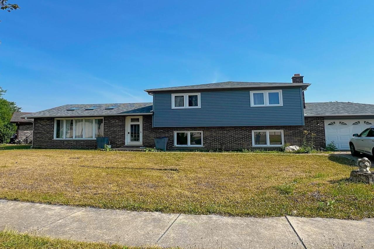 12818 S Blossom Dr., Alsip, IL 60803