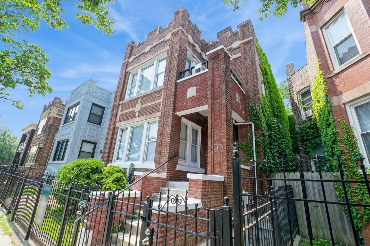 6142 S Rockwell St., Chicago, IL 60629