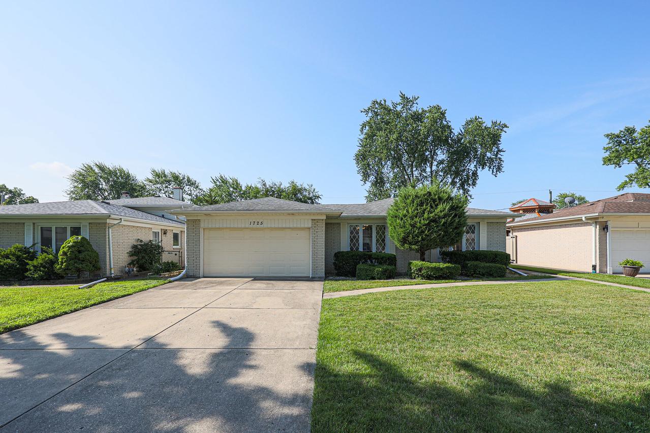 1725 W Magnolia Ln., Mount Prospect, IL 60056
