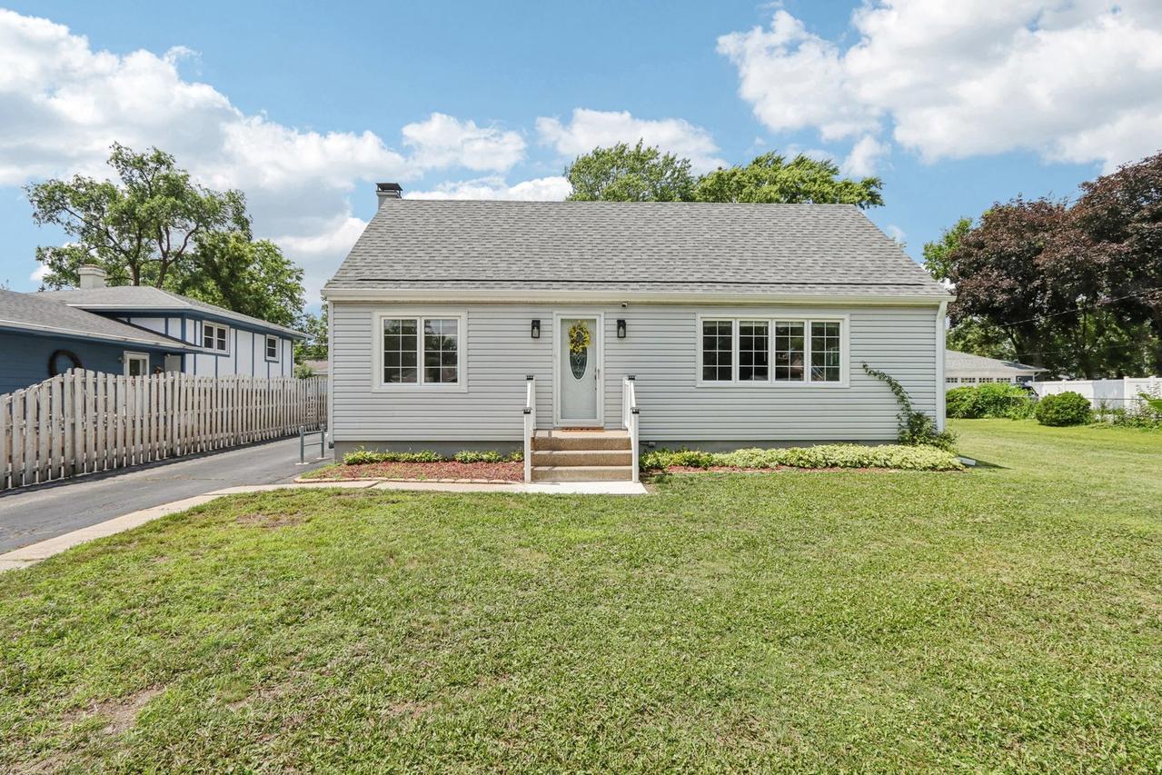 3816 N Washington St., Westmont, IL 60559