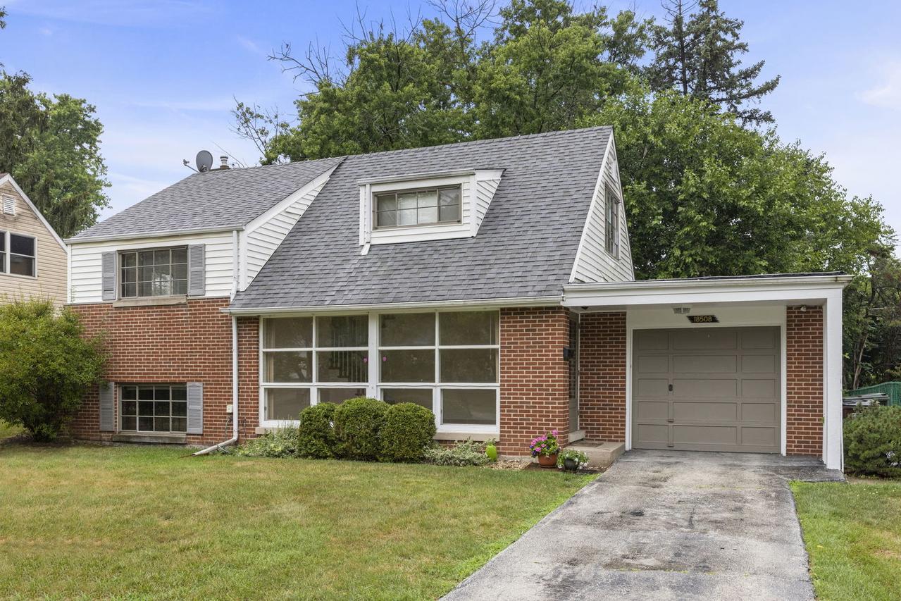 18508 Clyde Rd., Homewood, IL 60430