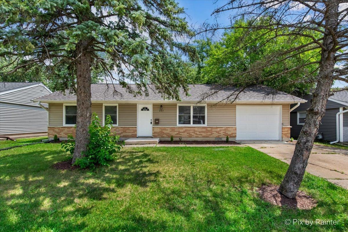 203 Villa Rd., Streamwood, IL 60107
