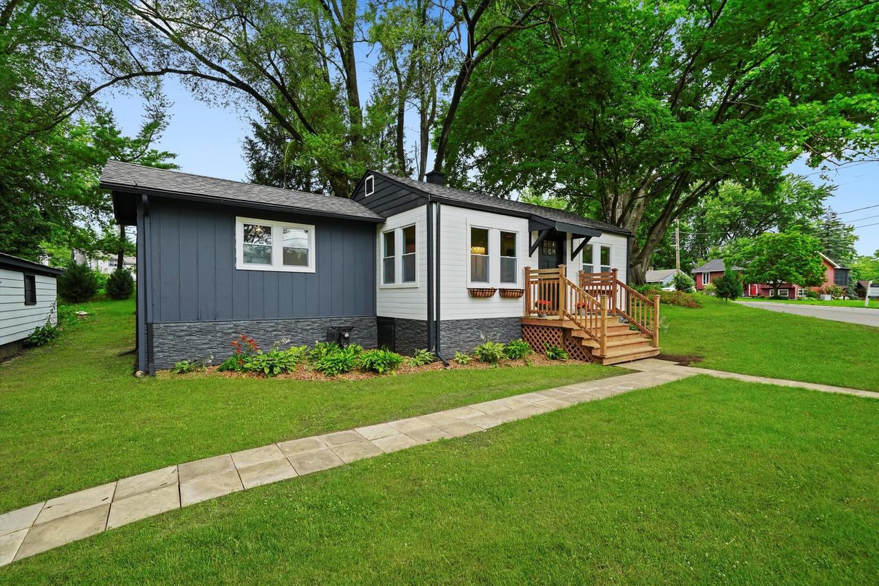 223 S Shore Dr., Island Lake, IL 60042