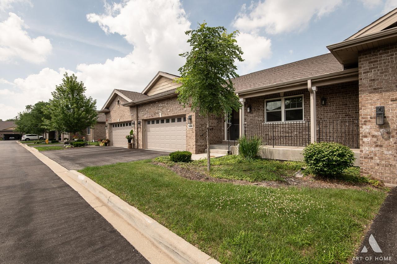 544 N Woodland Ct., Addison, IL 60101
