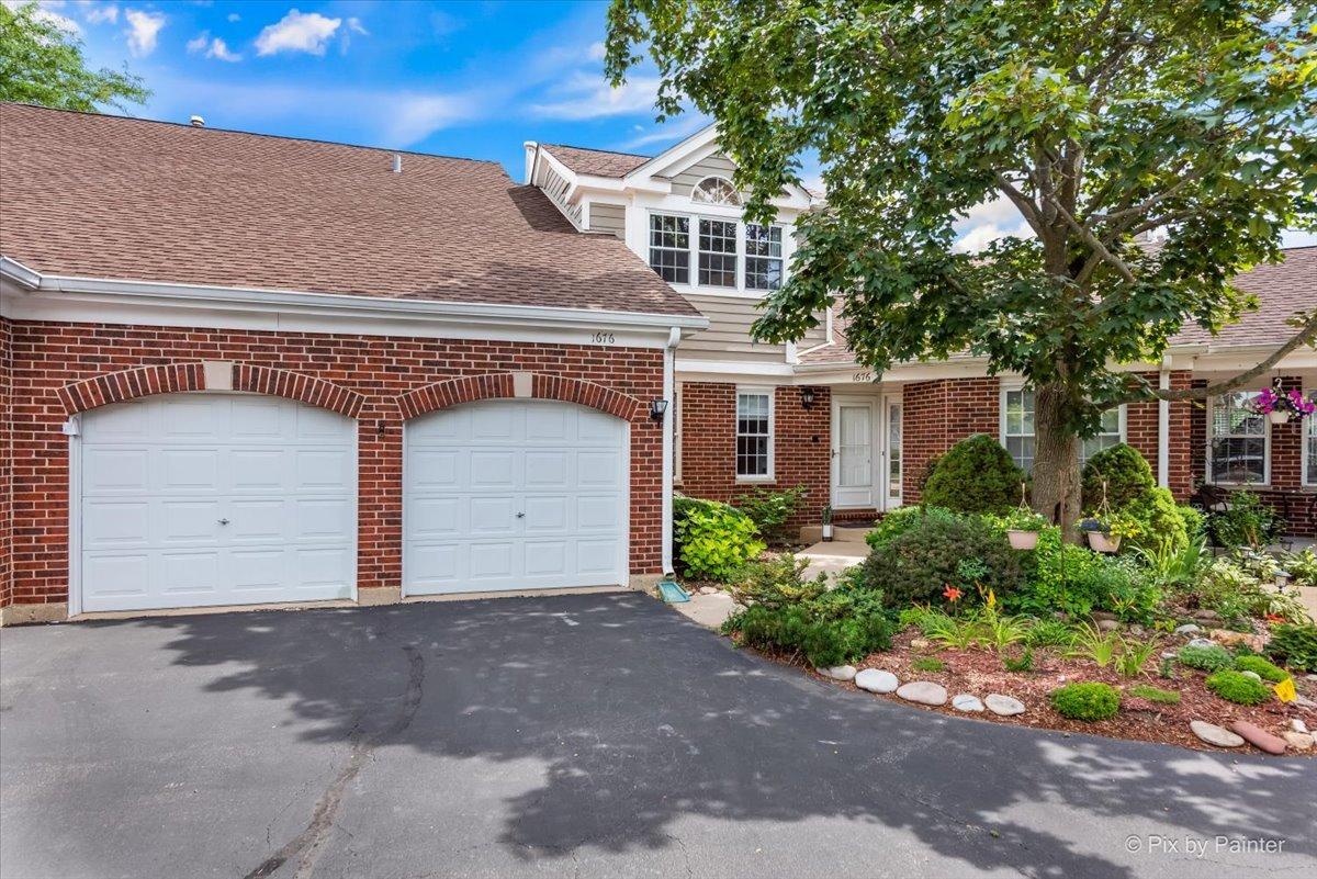 1676 Edgewood Dr., Algonquin, IL 60102