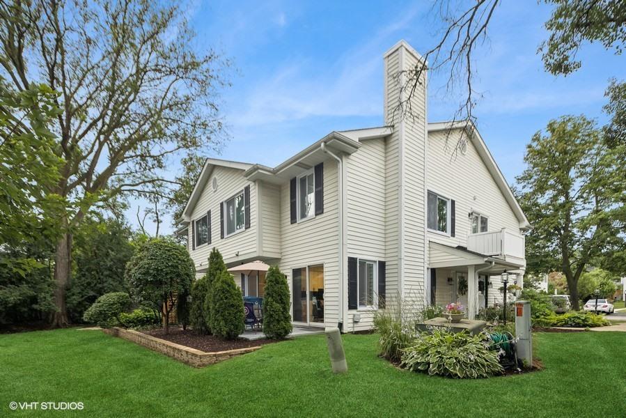 539 Willowcreek Ct. #3-17, Clarendon Hills, IL 60514