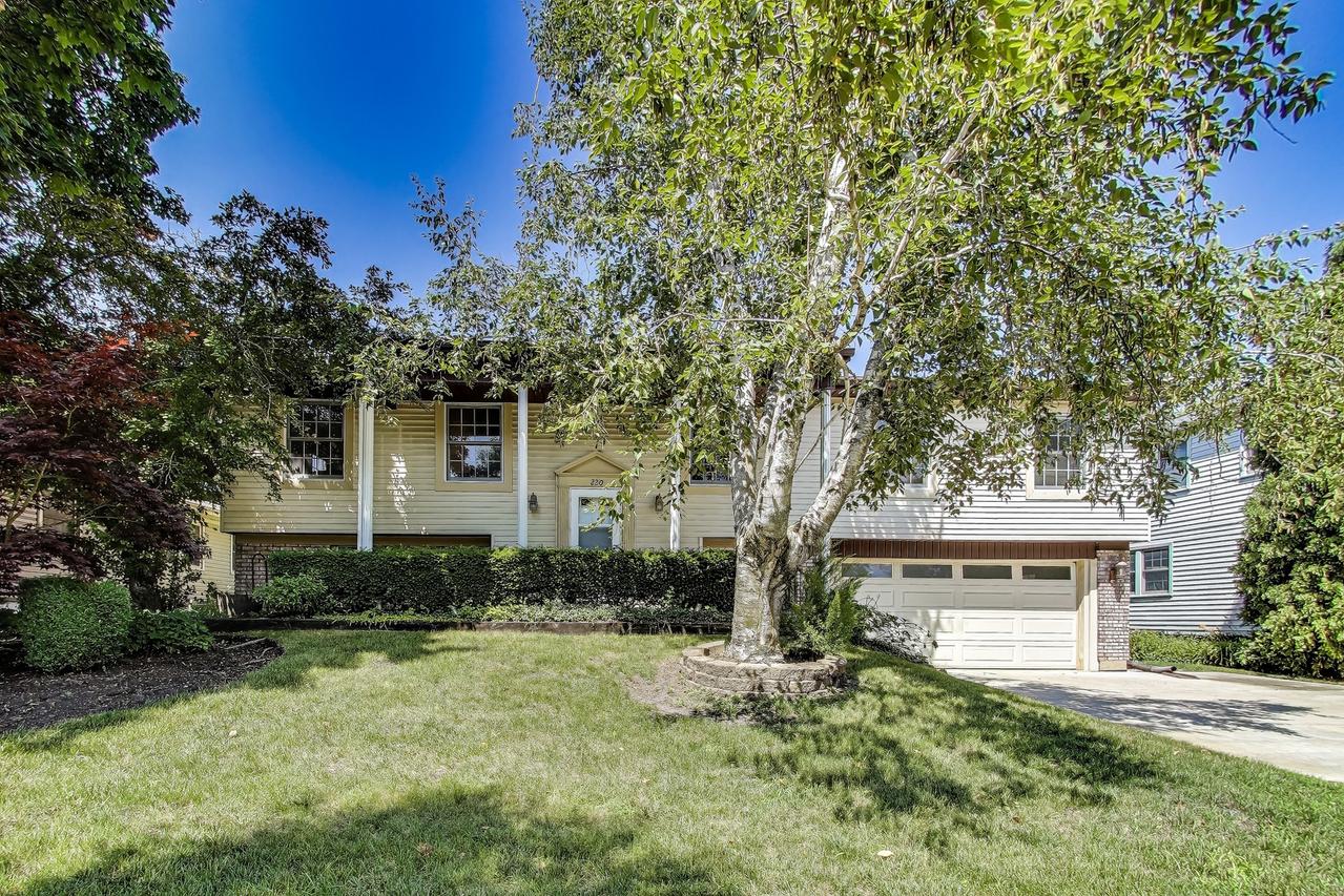 220 Stonegate Rd., Buffalo Grove, IL 60089