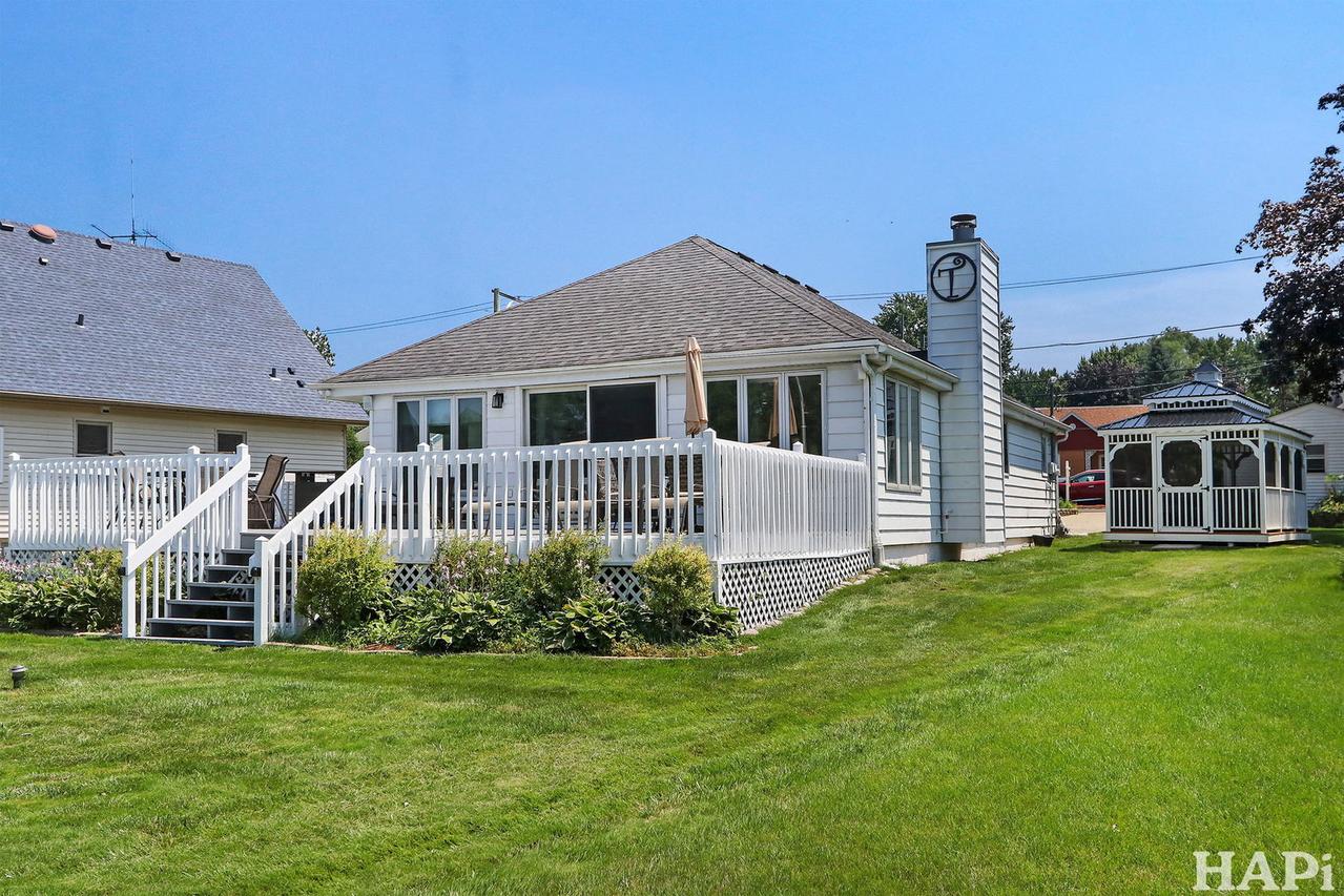 1418 River Terrace Dr., Johnsburg, IL 60051