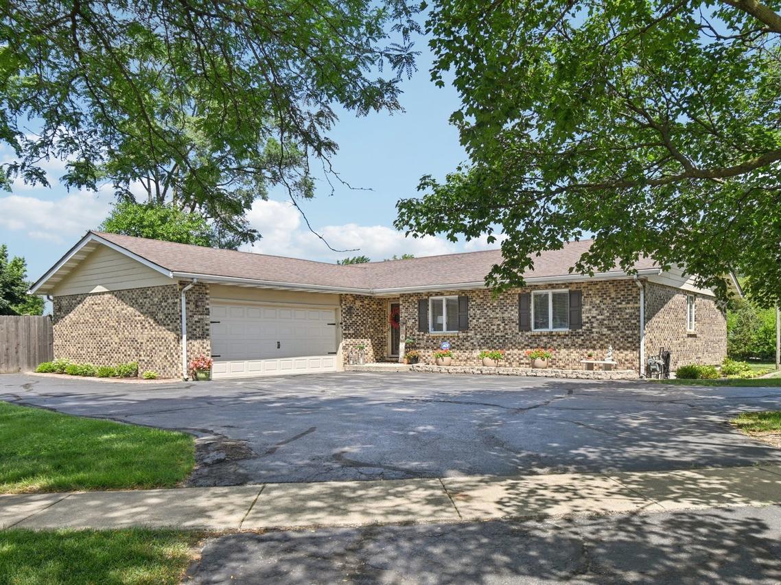 2720 Hobson Rd., Woodridge, IL 60517