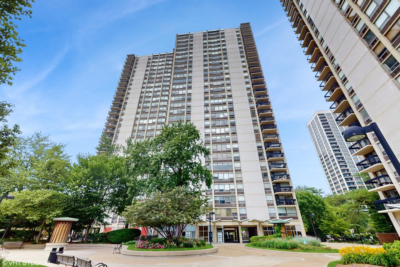 1360 N Sandburg Ter. #2605C, Chicago, IL 60610