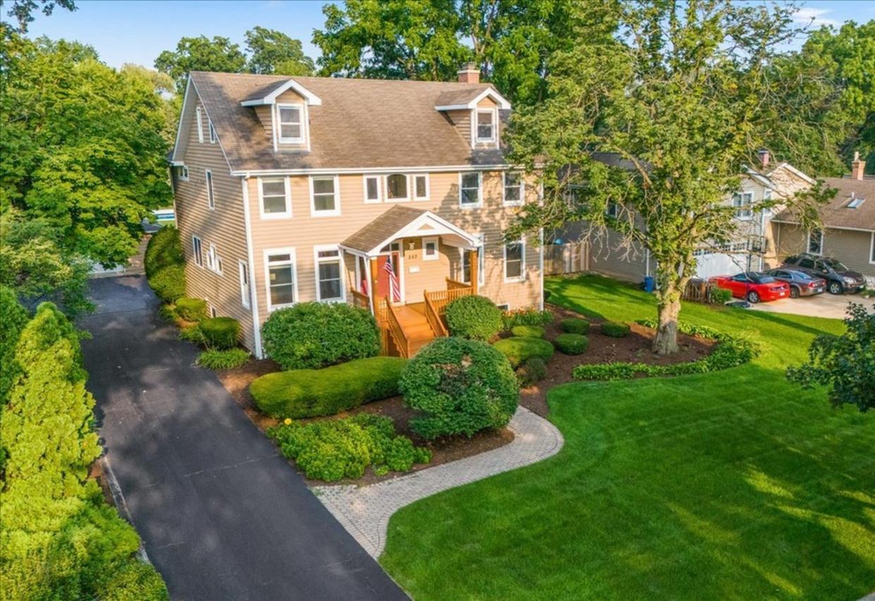 253 N Kenilworth Ave., Glen Ellyn, IL 60137