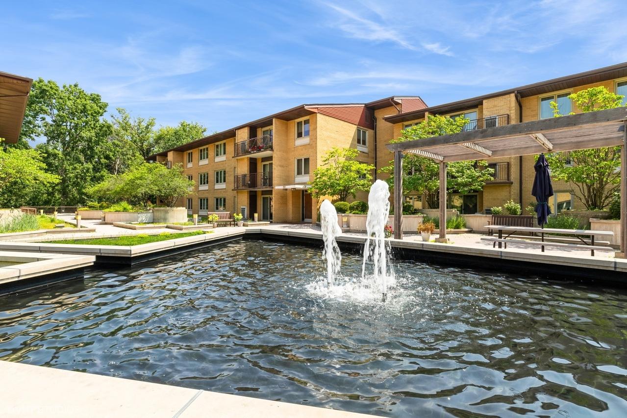 2420 W Talcott Rd. #213, Park Ridge, IL 60068