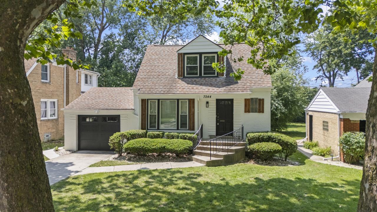 7244 N Kilpatrick Ave., Lincolnwood, IL 60712