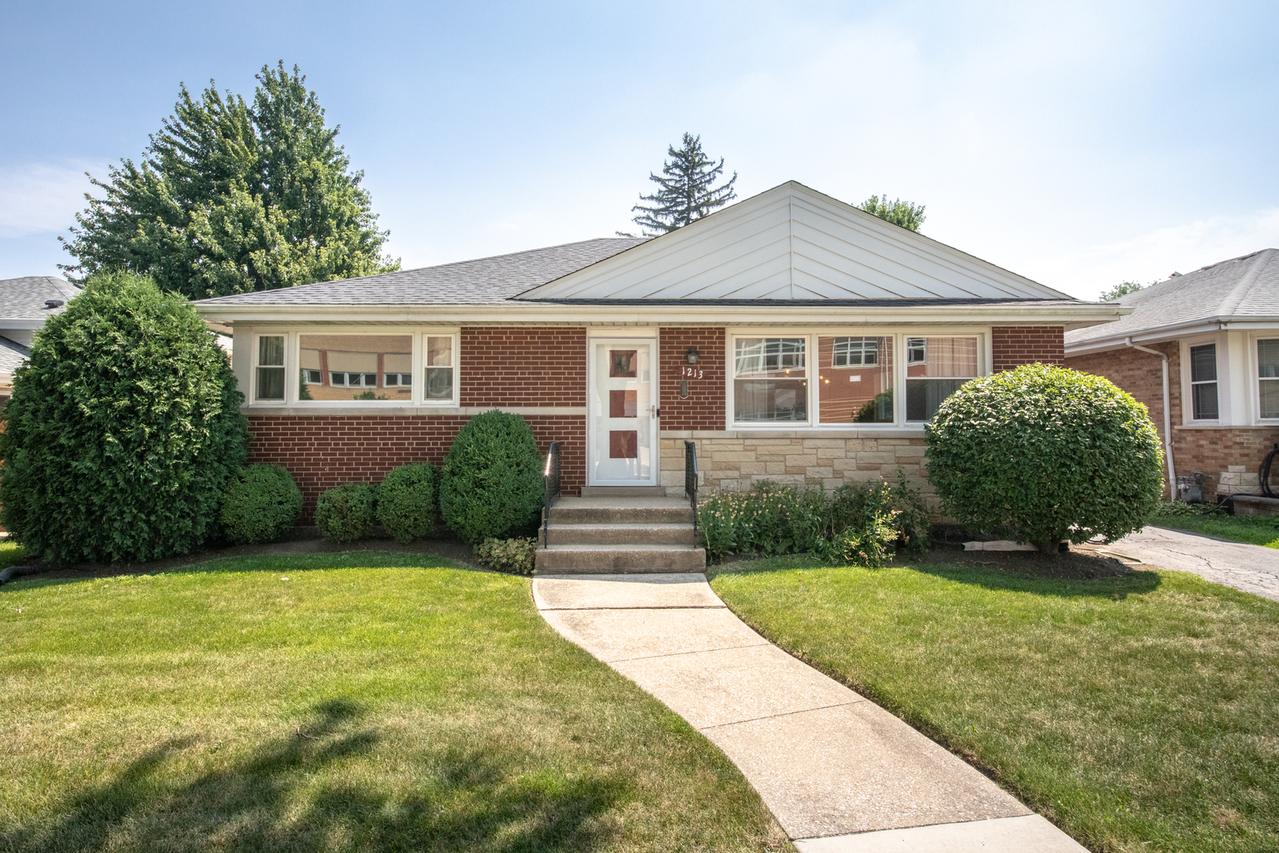 1213 Raymond Ave., La Grange Park, IL 60526