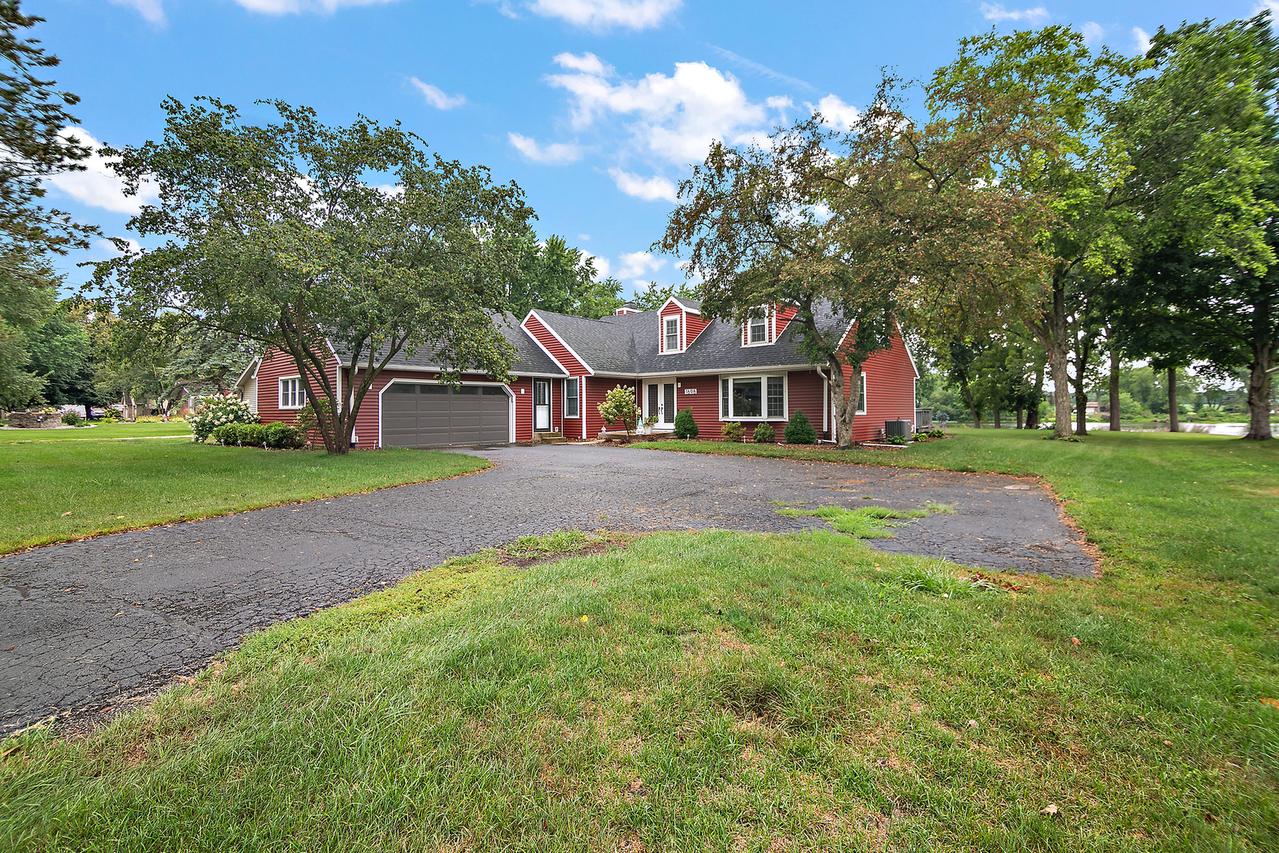 1698 Bittersweet Dr., St. Anne, IL 60964