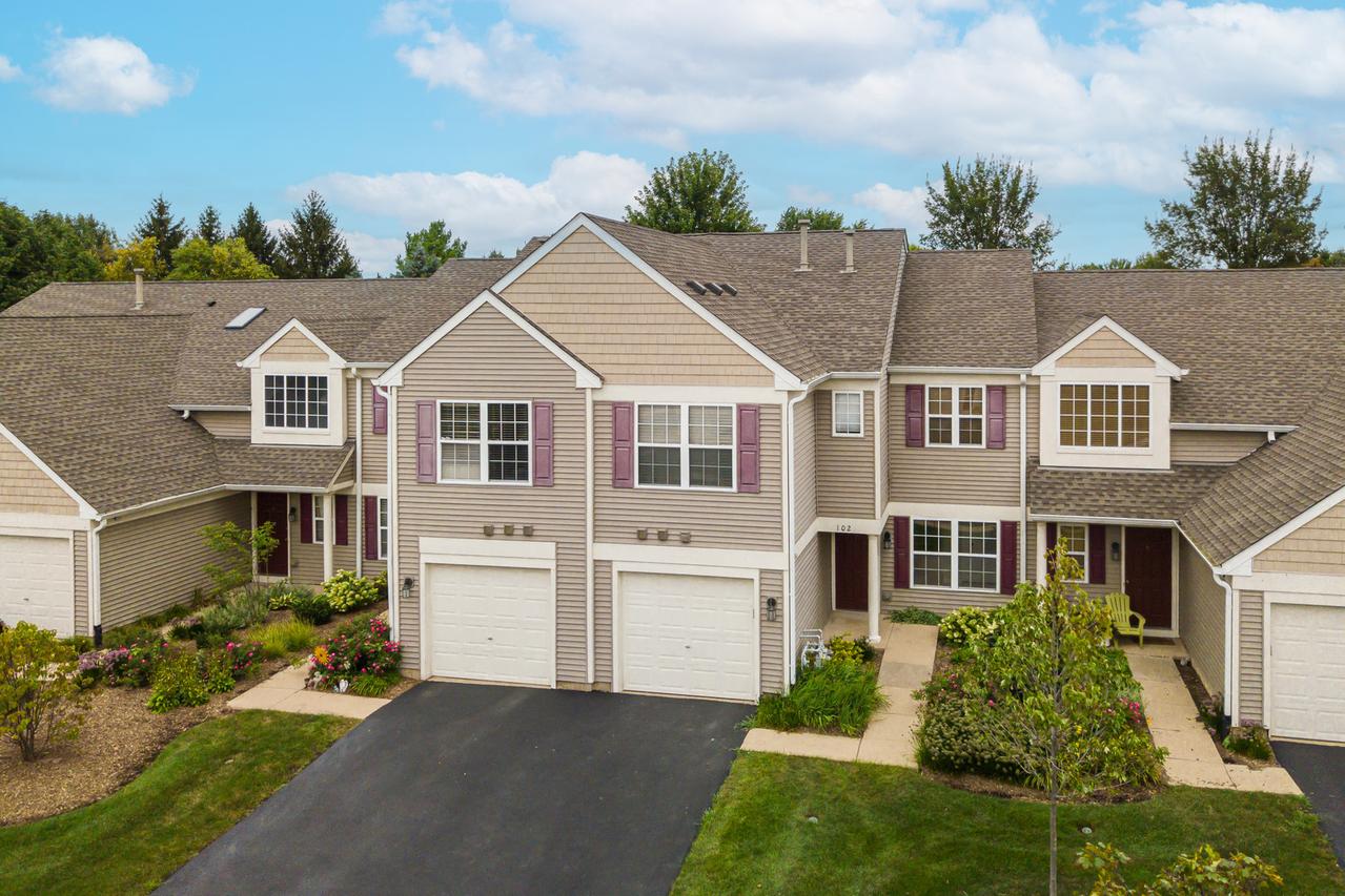 2819 Rutland Cir. #102, Naperville, IL 60564