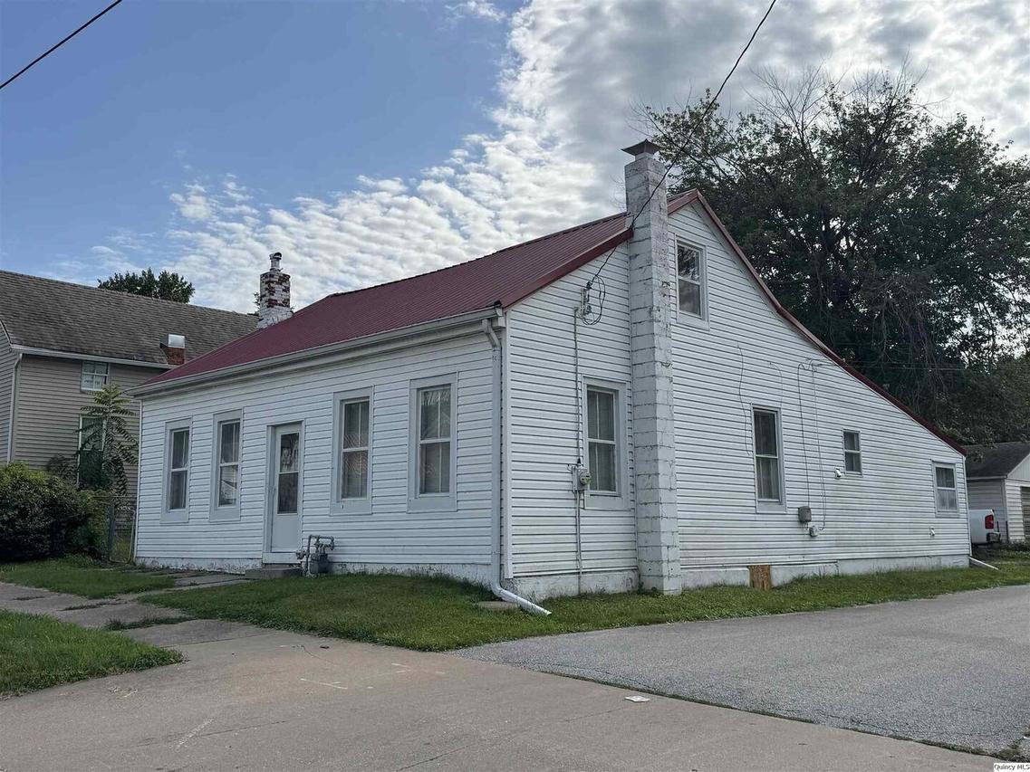 726 S 6th St., Quincy, IL 62301