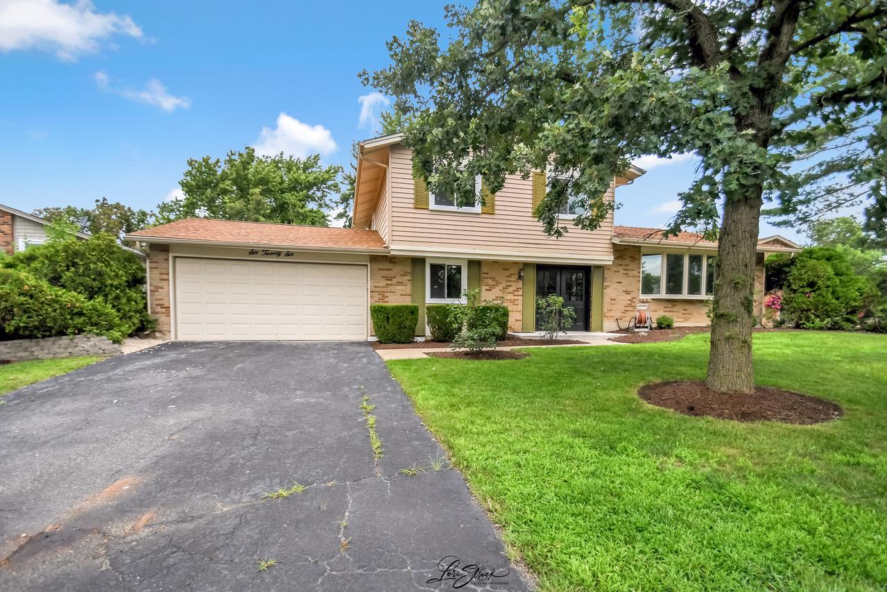 626 Derbyshire Ln., Bolingbrook, IL 60440