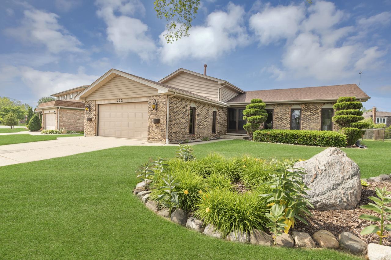 722 Seafarer Dr., Schaumburg, IL 60193