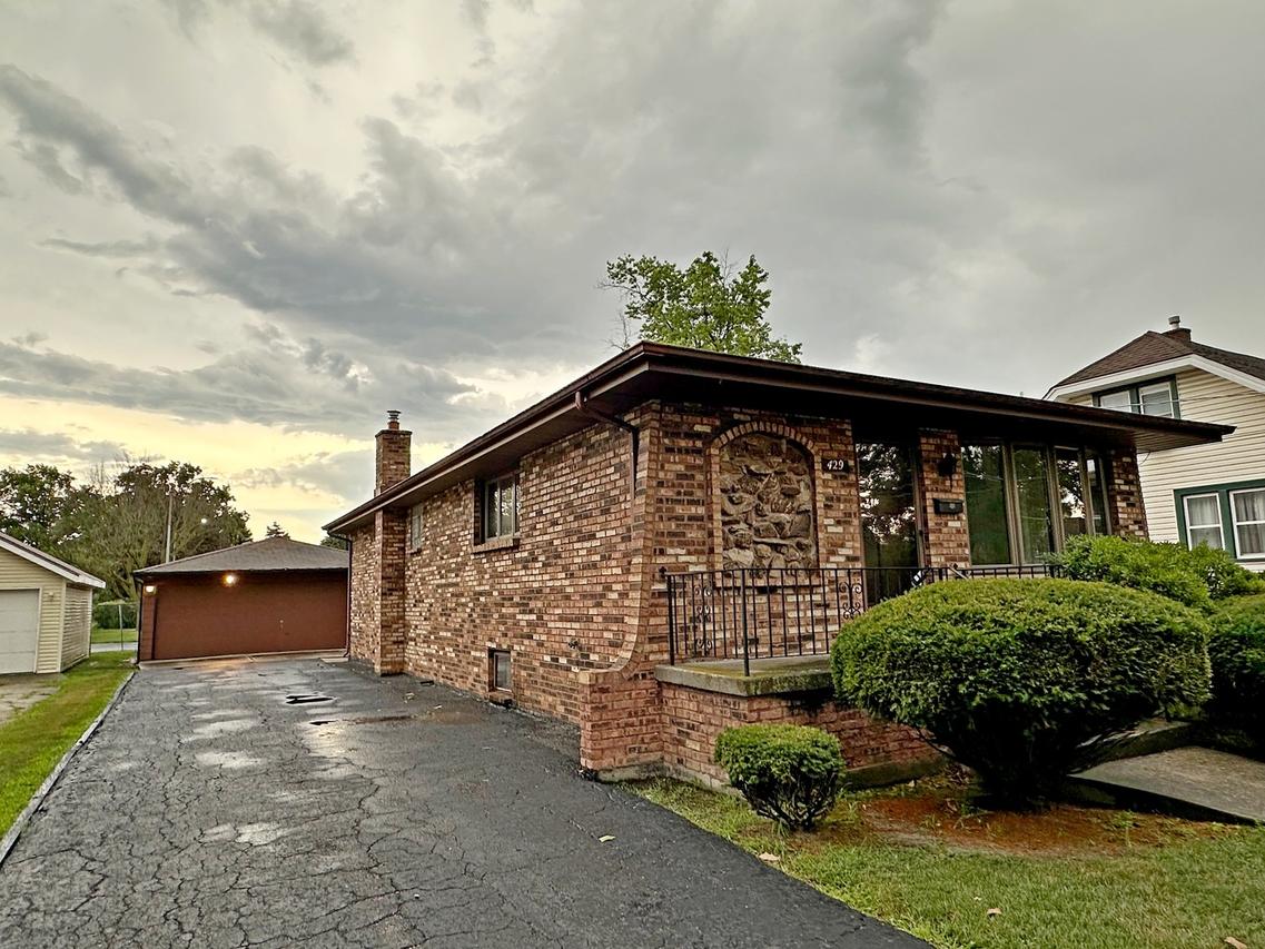 429 E 164th Pl., South Holland, IL 60473