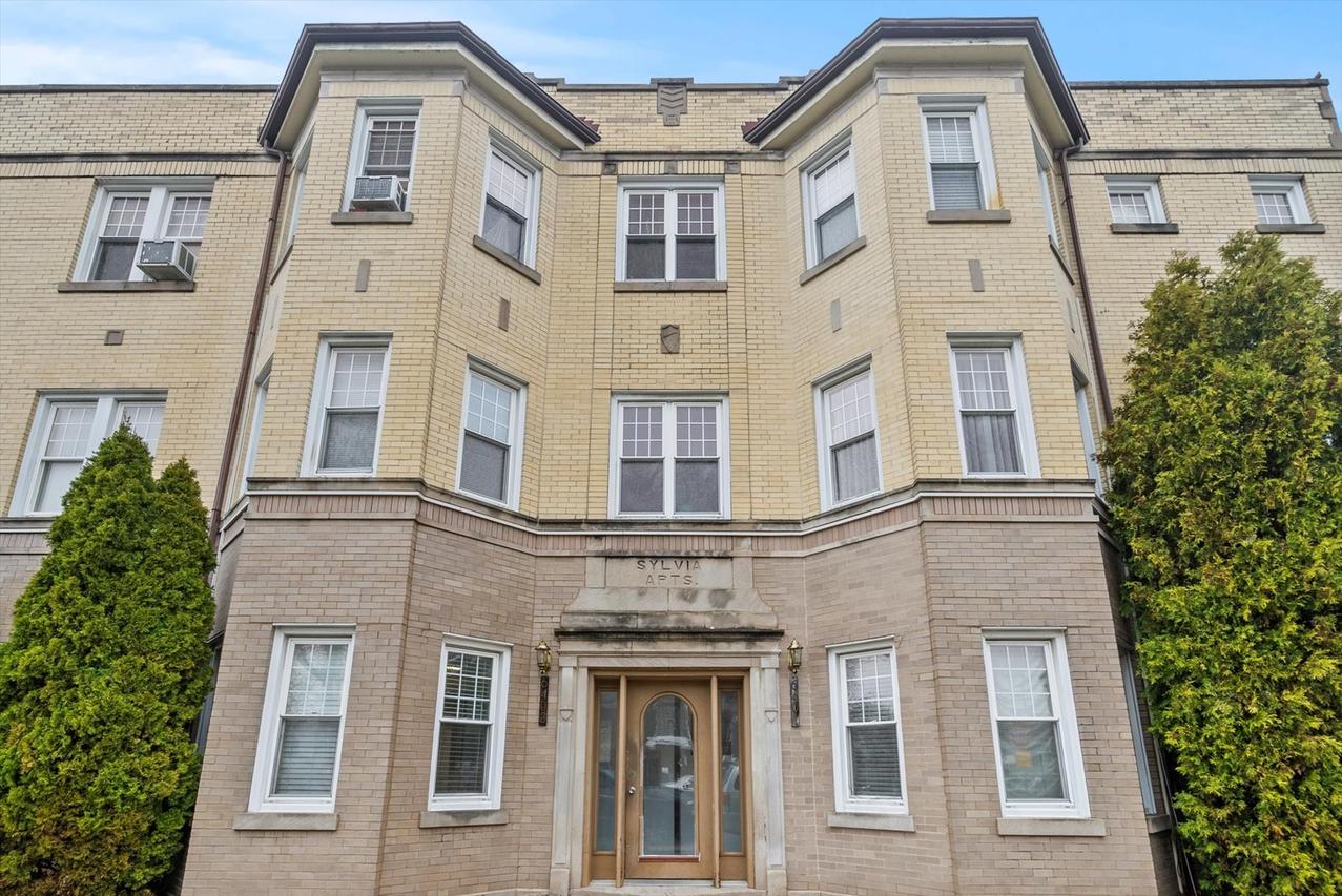 6401 23rd St. #2, Berwyn, IL 60402
