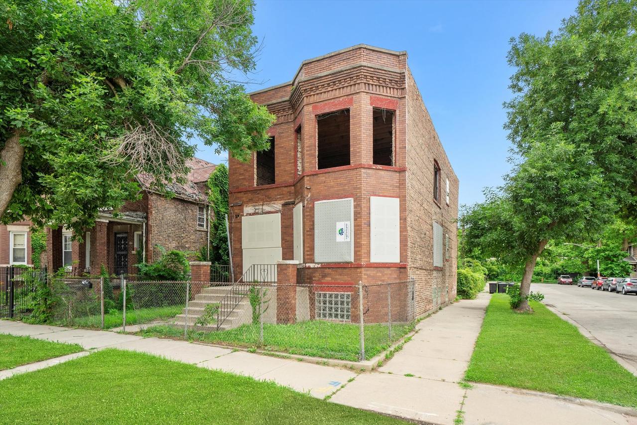 7225 S Woodlawn Ave., Chicago, IL 60619