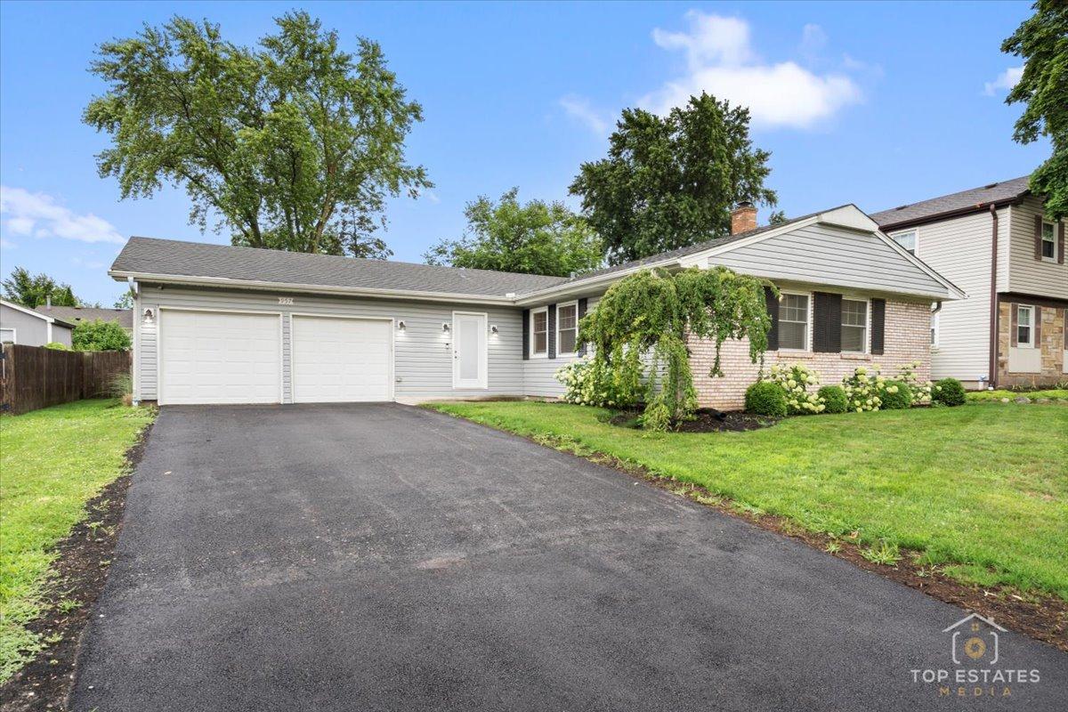 957 Country Ln., Buffalo Grove, IL 60089