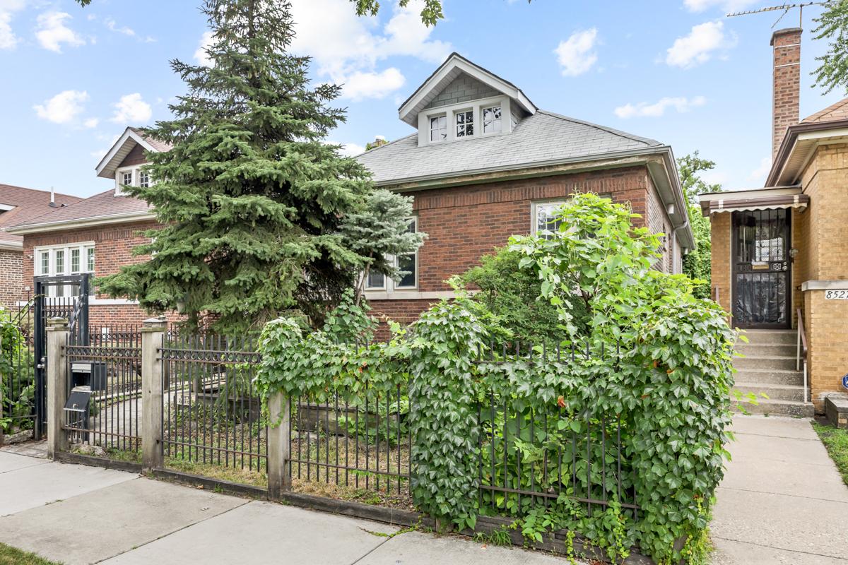 8525 S Euclid Ave., Chicago, IL 60617