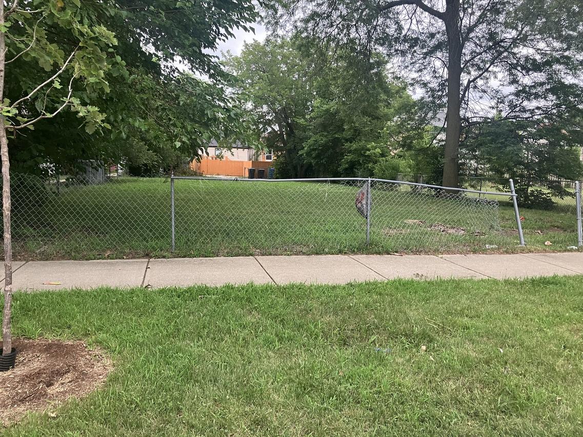 7925 S Coles Ave., Chicago, IL 60617