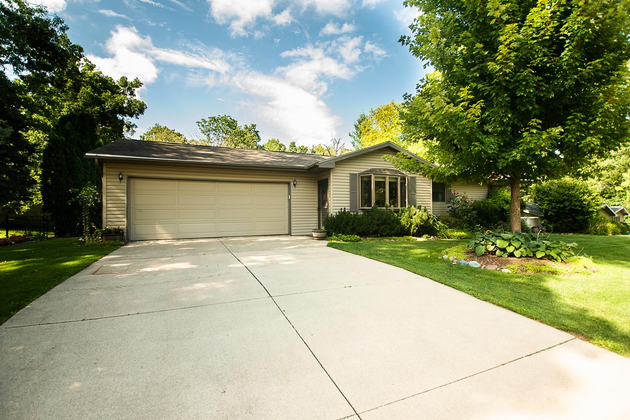 7830 W Renee Rue, Dixon, IL 61021