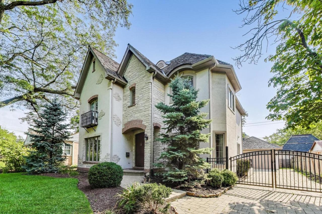 621 N County Line Rd., Hinsdale, IL 60521